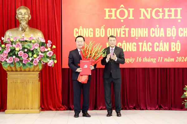 Công bố quyết định của Bộ Chính trị chuẩn y Bí thư Tỉnh ủy Nghệ An
