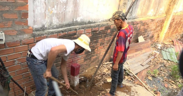 TPHCM: Bị Bí thư Thăng phê là “vô cảm”, Sở Tài nguyên cho dỡ cột mốc giữa nhà dân