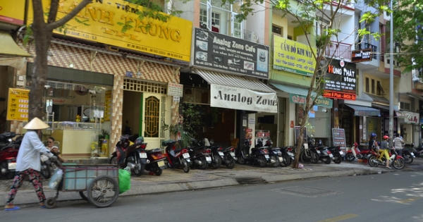 TPHCM: Thanh niên bị chém gục trên đường, cạnh khẩu súng ngắn
