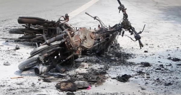 Bình Dương: Hai xe máy bốc cháy sau va chạm, 2 người trọng thương