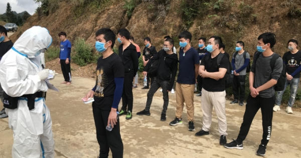 Trao trả 17 công dân Trung Quốc nhập cảnh trái phép