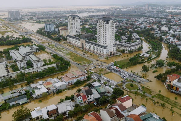 Khắc phục nhanh hậu quả mưa lũ tại khu vực Trung Bộ và sẵn sàng ứng phó với diễn biến bão Kalmaegi