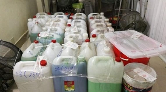 Phạt gần 115 triệu đồng vì sản xuất thực phẩm chức năng từ nguyên liệu bẩn Phạt gần 115 triệu đồng vì sản xuất thực phẩm chức năng từ nguyên liệu bẩn