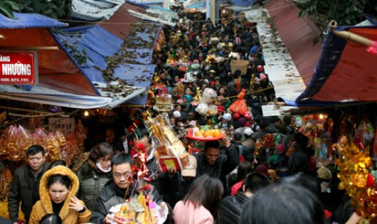 Ngàn người chen chúc 'vay vốn' Bà Chúa Kho Bắc Ninh