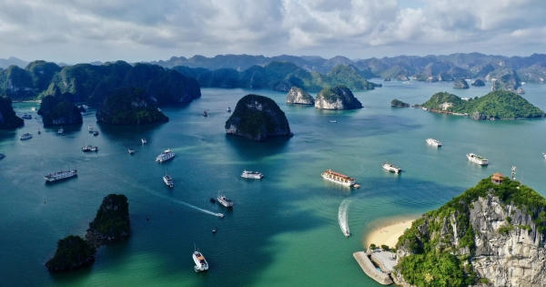 UNESCO công nhận Vịnh Hạ Long - Quần đảo Cát Bà là Di sản Thiên nhiên Thế giới UNESCO công nhận Vịnh Hạ Long - Quần đảo Cát Bà là Di sản Thiên nhiên Thế giới
