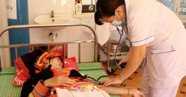'Bài thuốc' nào cho trạm y tế?