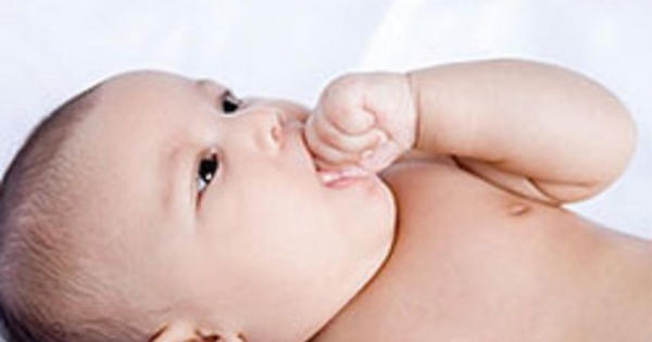 Ảnh hưởng khi trẻ ngậm mút tay - lời cảnh báo của bác sĩ nhi khoa Ảnh hưởng khi trẻ ngậm mút tay - lời cảnh báo của bác sĩ nhi khoa