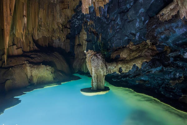 Độc đáo Hung Thoòng và bí ẩn hồ Lơ Lửng giữa lòng hang động Độc đáo Hung Thoòng và bí ẩn hồ Lơ Lửng giữa lòng hang động