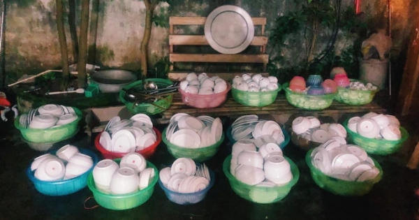 Quyết tâm cưa đổ crush, chàng trai ngồi suốt 4 tiếng để rửa bát ở nhà nàng