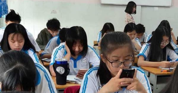 Điện thoại trong lớp học