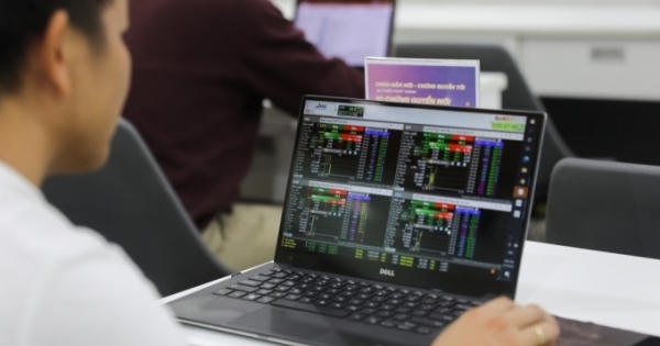 Nghịch lý trong 'cơn sóng' đầu tư chứng khoán