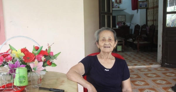 Chuyện tình của cựu tù Phú Quốc: Người vợ sắt son chờ chồng dù đã nhận được… “giấy báo tử” Chuyện tình của cựu tù Phú Quốc: Người vợ sắt son chờ chồng dù đã nhận được… “giấy báo tử”