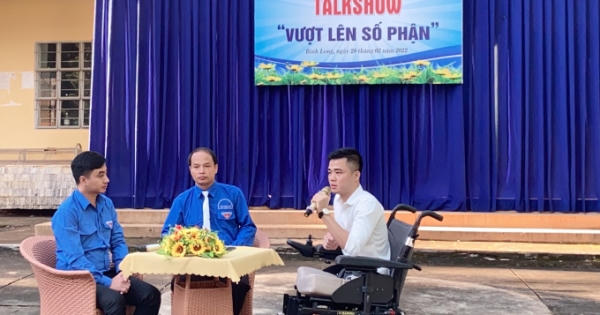 Khi người trẻ được “Nick Vujicic Việt Nam” truyền nghị lực sống trong Tháng thanh niên Khi người trẻ được “Nick Vujicic Việt Nam” truyền nghị lực sống trong Tháng thanh niên