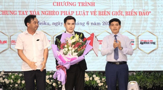 Báo Pháp luật Việt Nam bổ nhiệm Trưởng Cơ quan đại diện Miền Trung - Tây Nguyên Báo Pháp luật Việt Nam bổ nhiệm Trưởng Cơ quan đại diện Miền Trung - Tây Nguyên