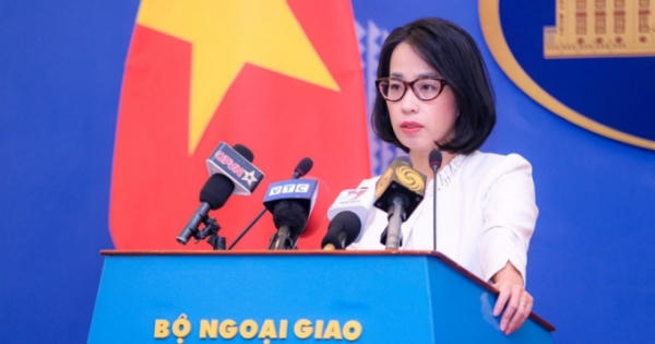 Việt Nam phản đối việc Trung Quốc lắp đặt 3 phao đèn báo hiệu tại Trường Sa Việt Nam phản đối việc Trung Quốc lắp đặt 3 phao đèn báo hiệu tại Trường Sa