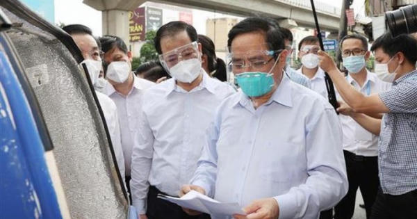 Thủ tướng kiểm tra đột xuất điểm dịch nóng nhất Hà Nội, phê bình nghiêm khắc Bí thư quận Thanh Xuân Thủ tướng kiểm tra đột xuất điểm dịch nóng nhất Hà Nội, phê bình nghiêm khắc Bí thư quận Thanh Xuân