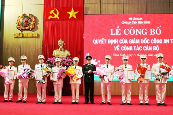Ninh Bình: 11 lãnh đạo công an cấp phòng xin nghỉ hưu trước tuổi