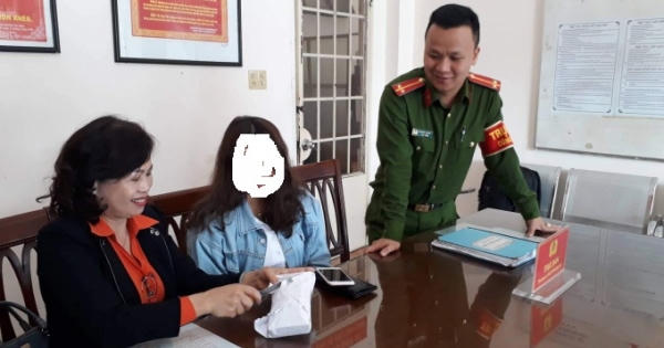 Trao trả hơn 85 triệu đồng cho cô gái bị đánh rơi khi đến Đà Lạt tham quan