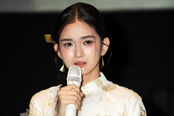 Diễn viên phim “Ngày xưa có một chuyện tình” rơi nước mắt kể trải nghiệm sinh con, làm mẹ