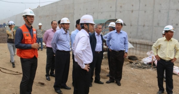 Bộ trưởng Thăng phê bình nhà thầu vì để công trường mất vệ sinh Bộ trưởng Thăng phê bình nhà thầu vì để công trường mất vệ sinh