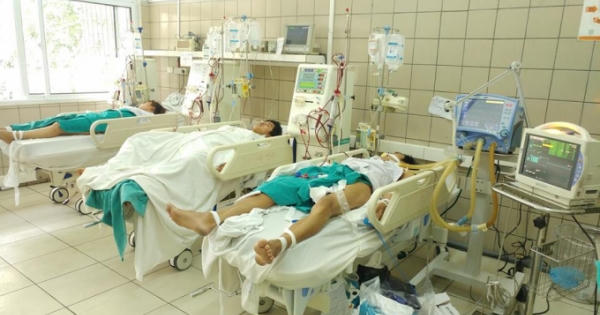 Hà Nội: Công an vào cuộc điều tra, làm rõ nguyên nhân 9 sinh viên bị ngộ độc rượu Hà Nội: Công an vào cuộc điều tra, làm rõ nguyên nhân 9 sinh viên bị ngộ độc rượu