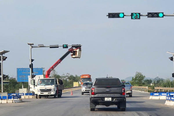 Hàng loạt đèn tín hiệu giao thông hư hỏng, chậm sửa chữa: UBND tỉnh Nghệ An ban hành Lệnh xây dựng dự án khẩn cấp Hàng loạt đèn tín hiệu giao thông hư hỏng, chậm sửa chữa: UBND tỉnh Nghệ An ban hành Lệnh xây dựng dự án khẩn cấp