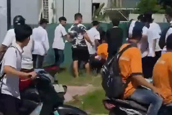 Một học sinh bị đánh hội đồng sau lễ khai giảng tại trường Việt - Hàn Quảng Ninh