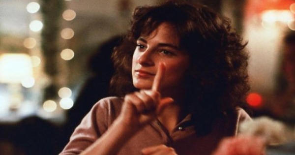 Nữ diễn viên khiếm thính duy nhất giành giải Oscar danh giá Nữ diễn viên khiếm thính duy nhất giành giải Oscar danh giá