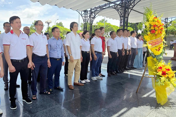 Báo Pháp luật Việt Nam tiếp tục hành trình Tri ân Tháng 7 miền Trung năm thứ 18