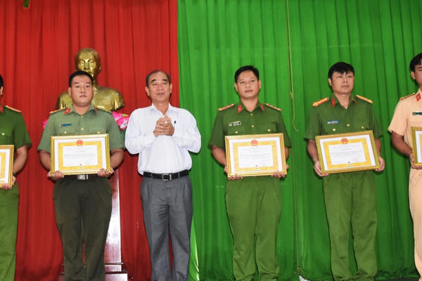 Bà Rịa - Vũng Tàu: Khen thưởng lực lượng triệt phá thành công chuyên án ma túy Bà Rịa - Vũng Tàu: Khen thưởng lực lượng triệt phá thành công chuyên án ma túy