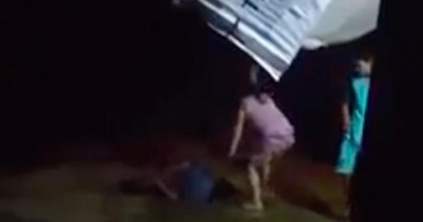Hà Nội: "Nghịch tử" cùng mẹ trói chân tay bố giữa sân, dùng dép vả liên tiếp vào mặt