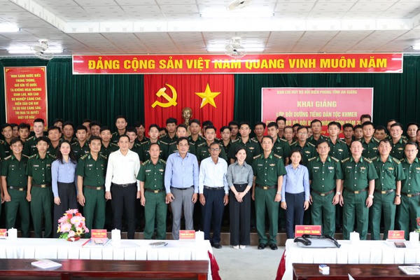 Khai giảng lớp bồi dưỡng tiếng dân tộc Khmer cho cán bộ Bộ đội Biên phòng tỉnh An Giang