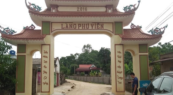 Triệu tập 11 đối tượng điều tra vụ côn đồ đập phá cổng làng
