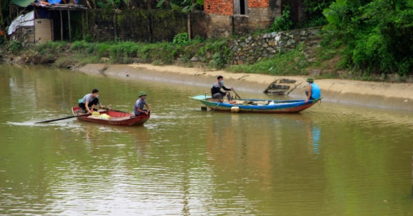 Đuổi theo quả bóng, bé trai 8 tuổi mất tích bí ẩn Đuổi theo quả bóng, bé trai 8 tuổi mất tích bí ẩn