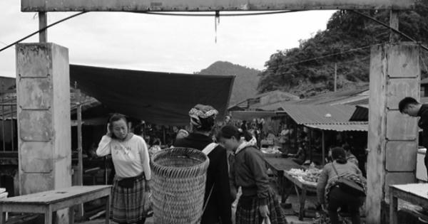 Đứa trẻ nơi xó núi vấp ngã vì vướng lời nguyền hoa anh túc