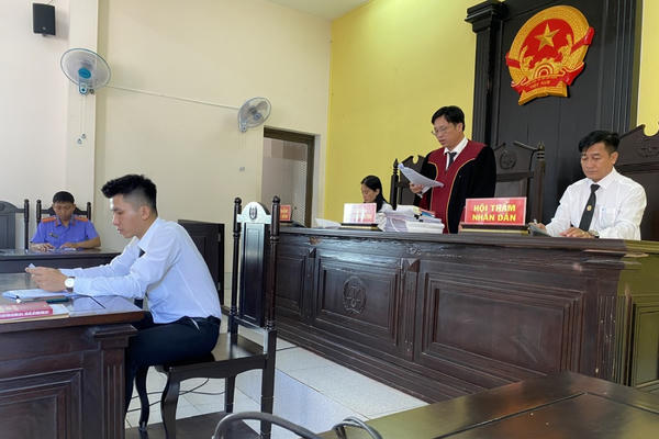 Từ Facebook đến vòng lao lý: 8 bị cáo “nhí” lĩnh án tù vì hỗn chiến giữa đêm khuya Từ Facebook đến vòng lao lý: 8 bị cáo “nhí” lĩnh án tù vì hỗn chiến giữa đêm khuya