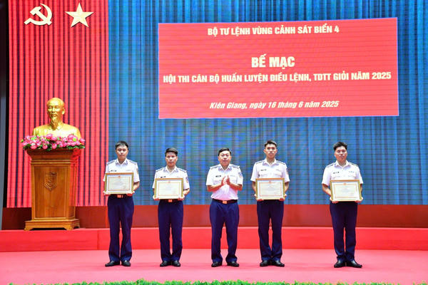 Bộ Tư lệnh Vùng Cảnh sát biển 4: Nâng cao trình độ của cán bộ trong huấn luyện điều lệnh, thể dục thể thao