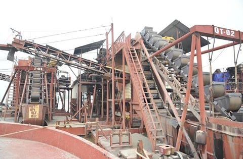 Hà Nội: Bắt quả tang 13 phương tiện khai thác cát trái phép trên sông Hồng