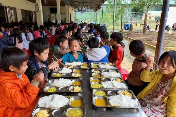 Bộ GD&ĐT đề xuất hỗ trợ tiền ăn trưa cho trẻ mầm non thuộc hộ nghèo Bộ GD&ĐT đề xuất hỗ trợ tiền ăn trưa cho trẻ mầm non thuộc hộ nghèo