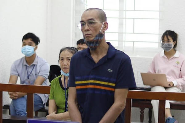 Lĩnh án 15 năm tù vì chém hàng xóm liệt nửa người