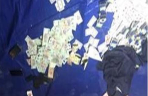 Bắt nhóm đánh bạc thu giữ gần 130 triệu và nhiều tang vật