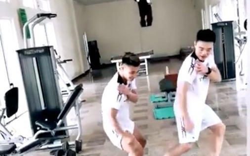 Phát sốt với điệu cover 'đau tay' của Xuân Trường, Văn Thanh theo phong cách của nam ca sỹ Hãy trao cho anh