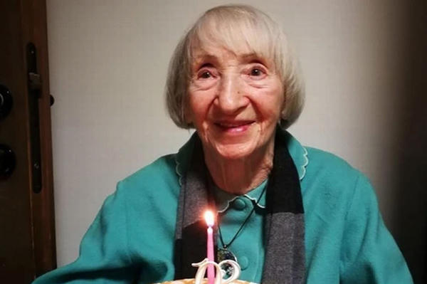 Cụ bà hơn 100 tuổi chiến thắng được Covid-19, được mệnh danh “người bất tử”