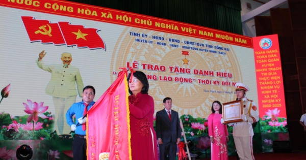 Nhơn Trạch đón nhận danh hiệu “Anh hùng Lao động” thời kỳ đổi mới