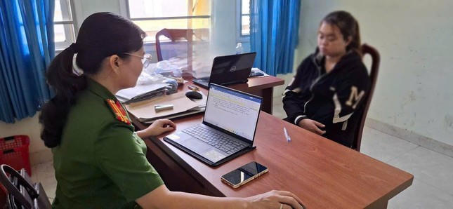 An Giang: Tạm giữ bảo mẫu dùng tay đánh liên tiếp vào mặt cháu bé 2 tuổi An Giang: Tạm giữ bảo mẫu dùng tay đánh liên tiếp vào mặt cháu bé 2 tuổi
