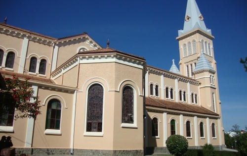 Tết Dậu kể chuyện nhà thờ con gà