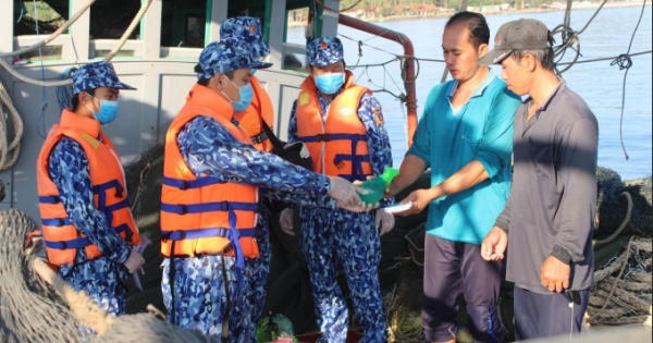 Bộ Tư lệnh Vùng Cảnh sát biển 4 cùng nhiều địa phương phòng, chống dịch Covid-19 Bộ Tư lệnh Vùng Cảnh sát biển 4 cùng nhiều địa phương phòng, chống dịch Covid-19