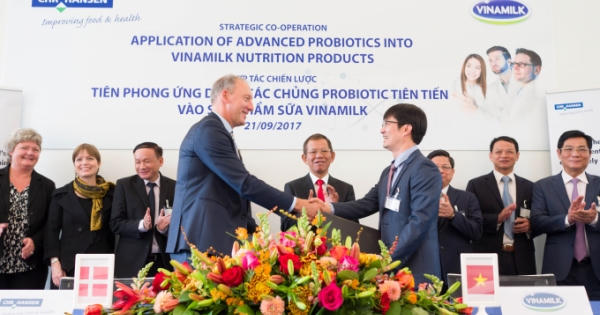 Vinamilk ký kết hợp tác chiến lược với tập đoàn dinh dưỡng hàng đầu Đan Mạch Vinamilk ký kết hợp tác chiến lược với tập đoàn dinh dưỡng hàng đầu Đan Mạch