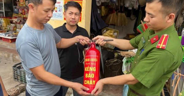 Tái chế bình cứu hoả thành kẻng báo cháy