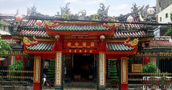 Cổ tự trăm tuổi với tập tục “đánh kẻ tiểu nhân” ở Sài Gòn